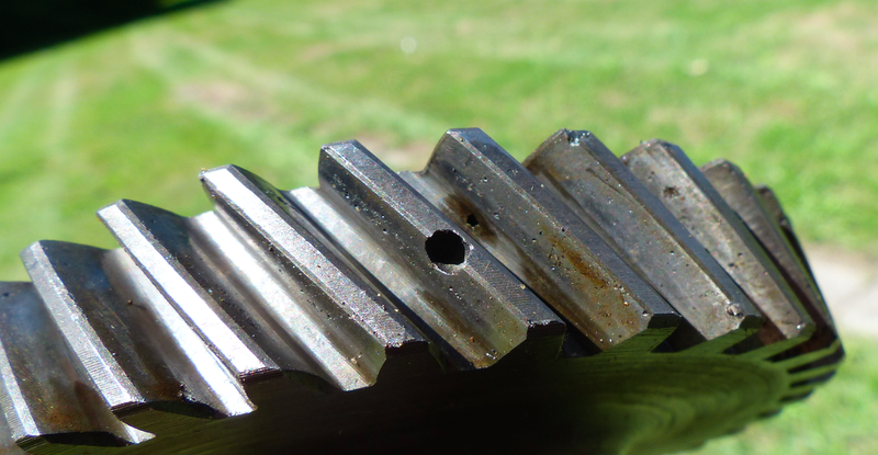 Illustration for article titled This Is What A Thoroughly Broken Manual Transmission Looks Like Inside